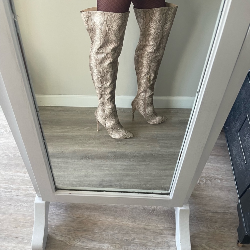 MackinJ Snakeskin Thigh High Boots. SMALL 10